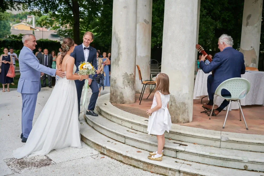 Primo incontro degli sposi prima della cerimonia nel Parco Comunale di Gorizia
